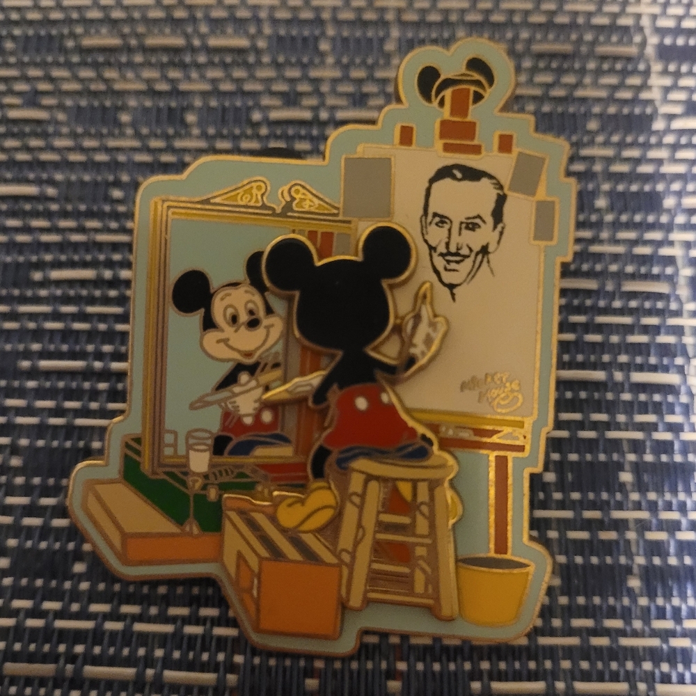 Mickey Mouse Pin - Picture 1 of 2